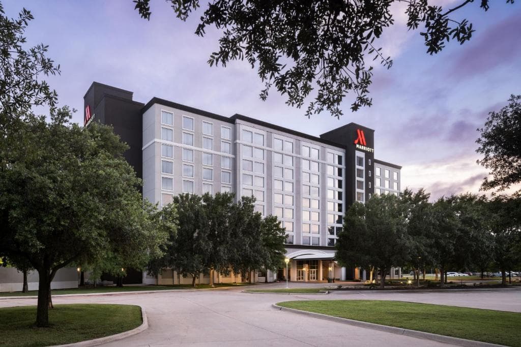 The Dallas/Fort Worth Marriott at Champions Circle at dusk